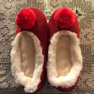 Avon Joyful Red Xmas 🎄 Slippers